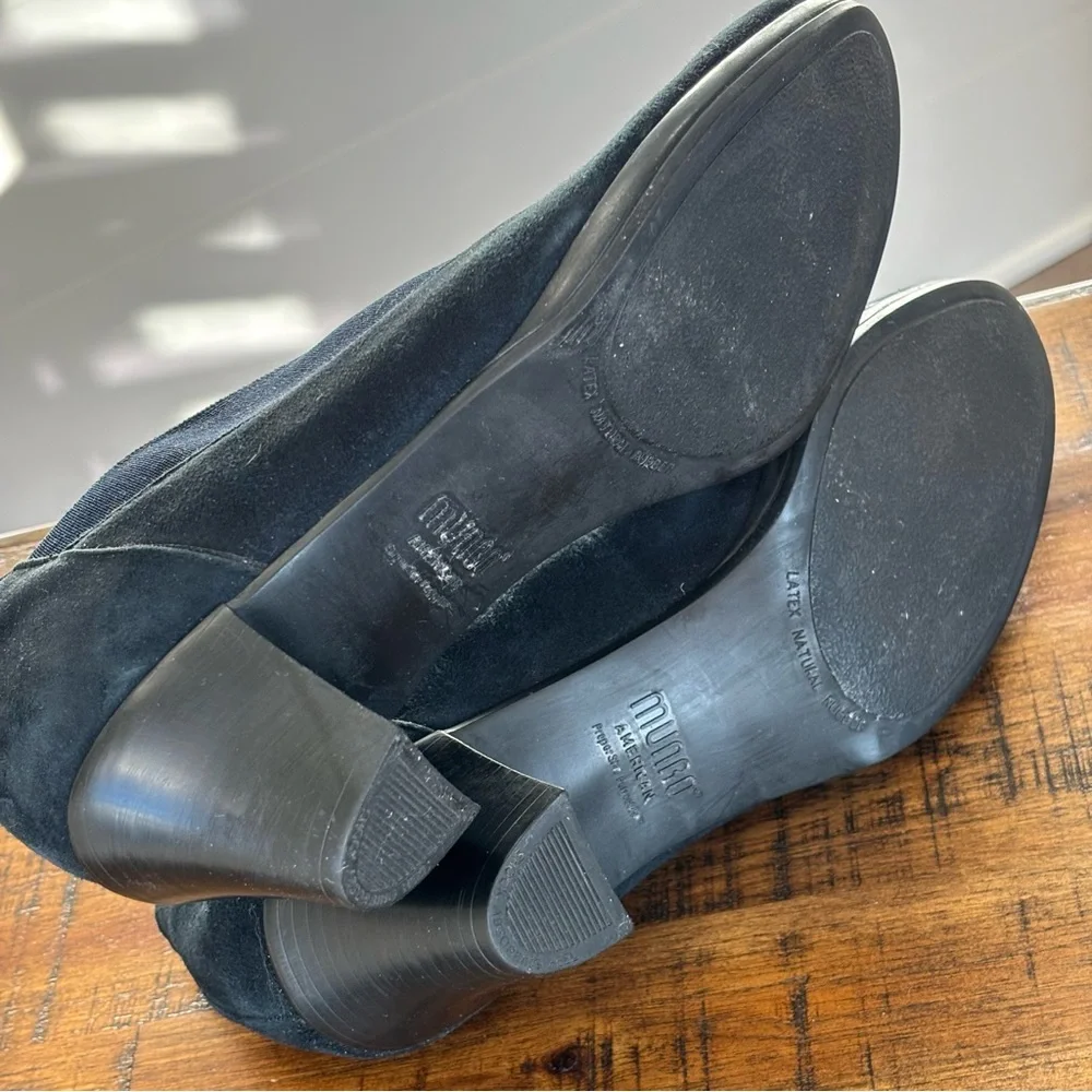 Munro Francee Slip on Ankle Bootie in Navy Suede Size 6